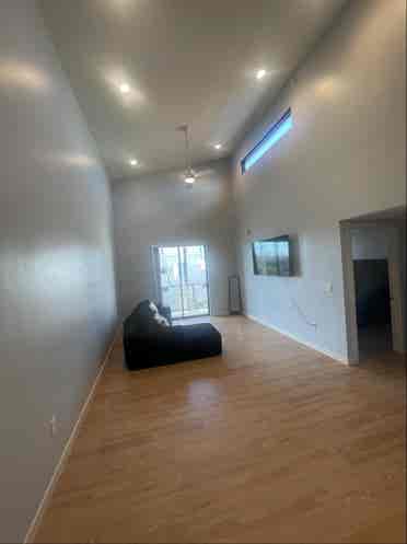 Luxury 
Houston APT available NOW