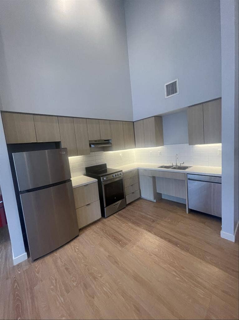 Luxury
Houston APT available NOW