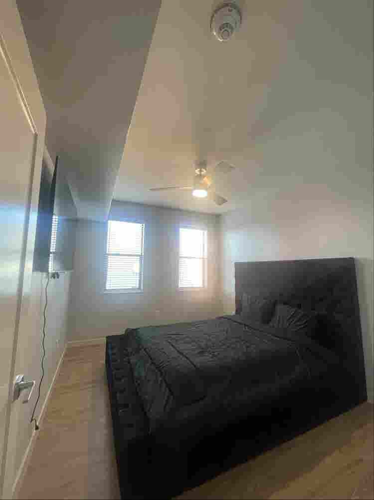 Luxury 
Houston APT available NOW