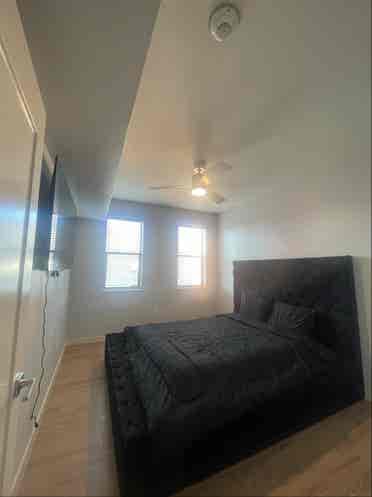 Luxury 
Houston APT available NOW