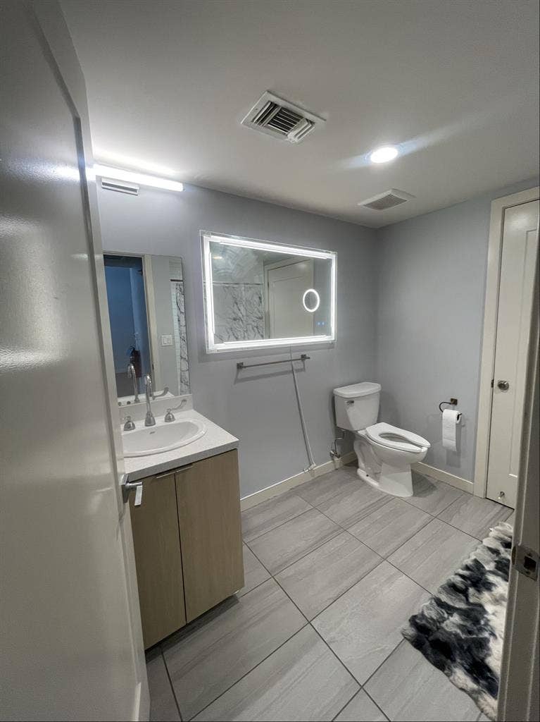 Luxury
Houston APT available NOW