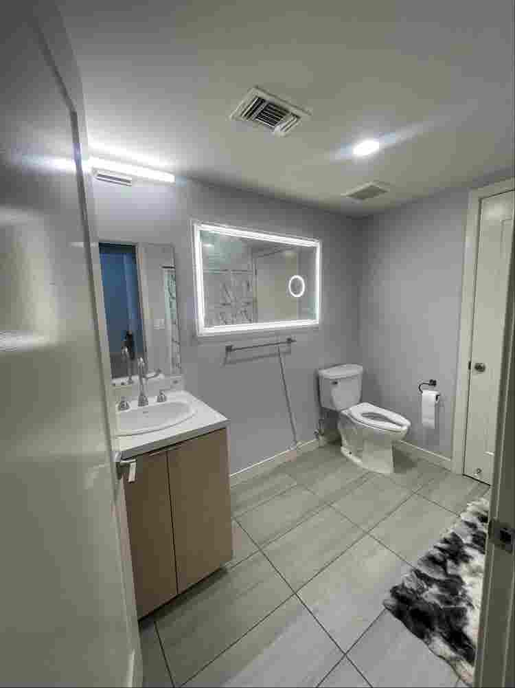 Luxury 
Houston APT available NOW