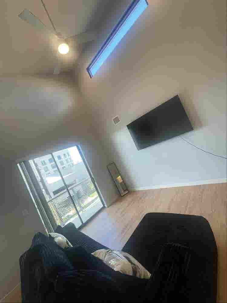 Luxury 
Houston APT available NOW