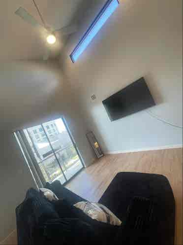 Luxury 
Houston APT available NOW