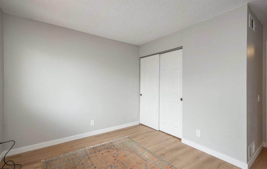 Private bedroom for rent!!