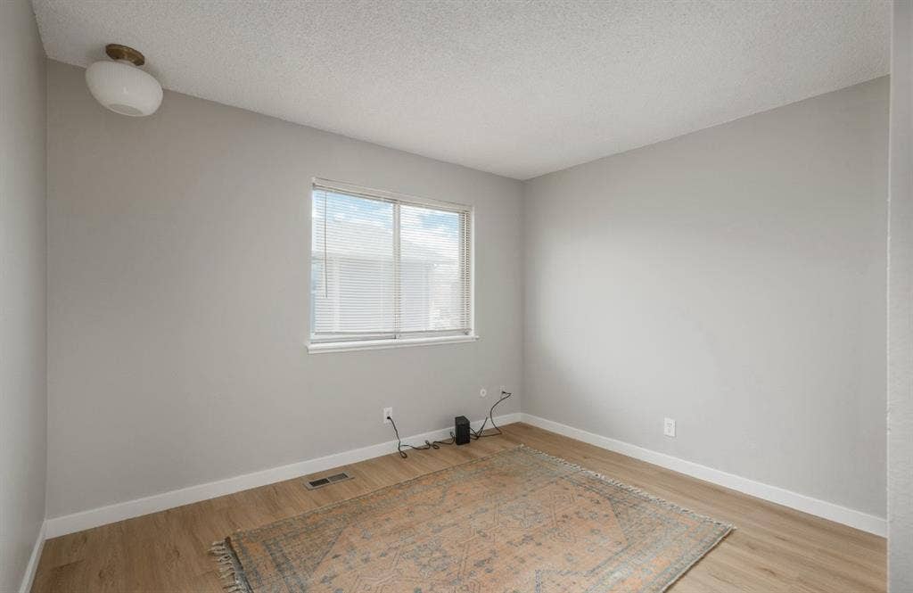 Private bedroom for rent!!