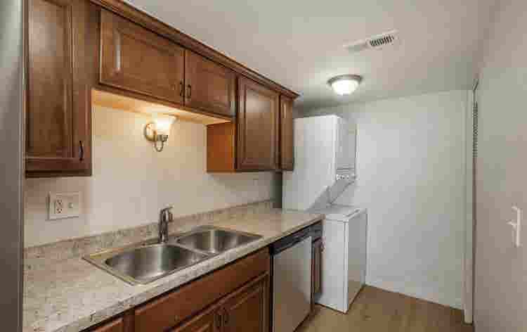 Private bedroom for rent!!