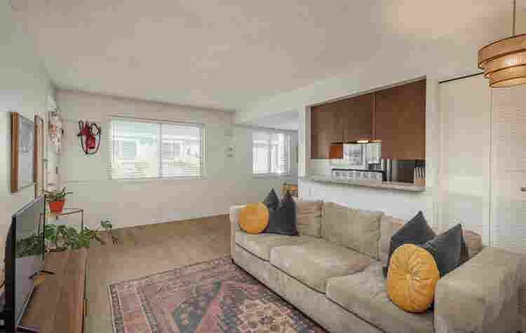 Private bedroom for rent!!