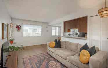 Private bedroom for rent!!