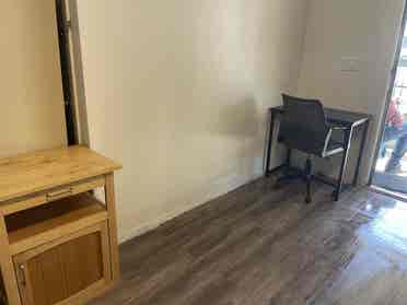 Studio like w/ private ent room