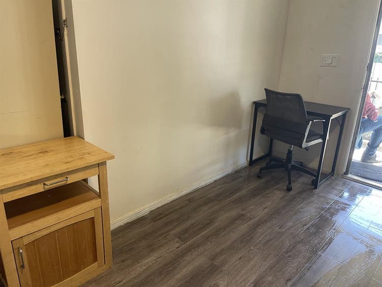 Studio like w/ private ent room
