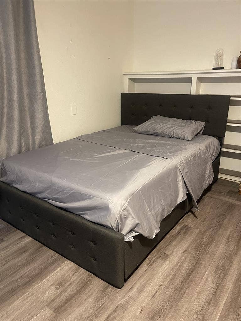 Studio like w/ private ent room