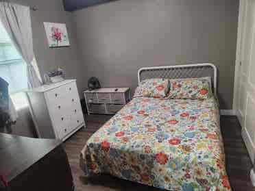Looking for female roommate