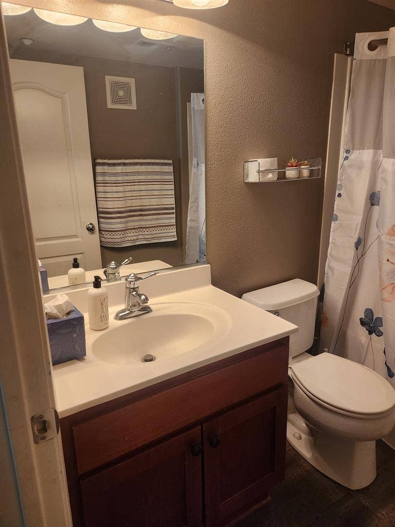 Looking for female roommate