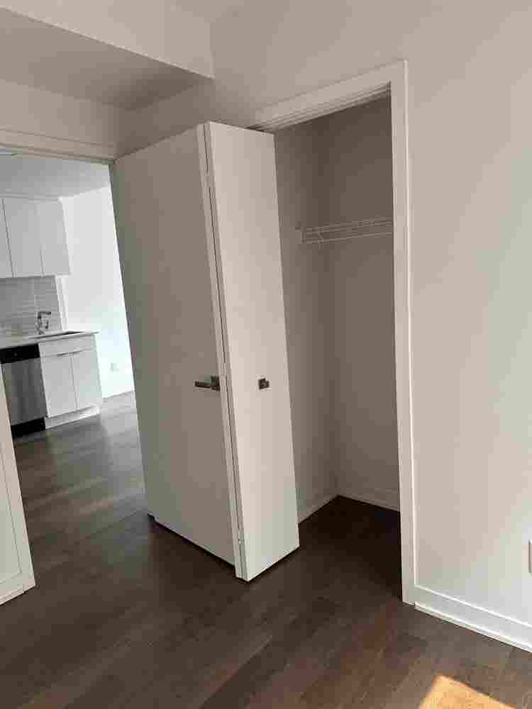 looking for roommate