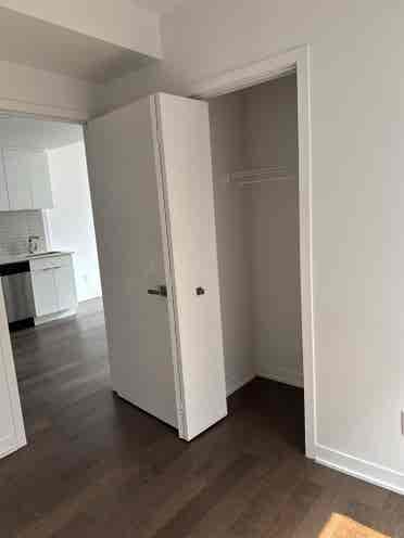 looking for roommate