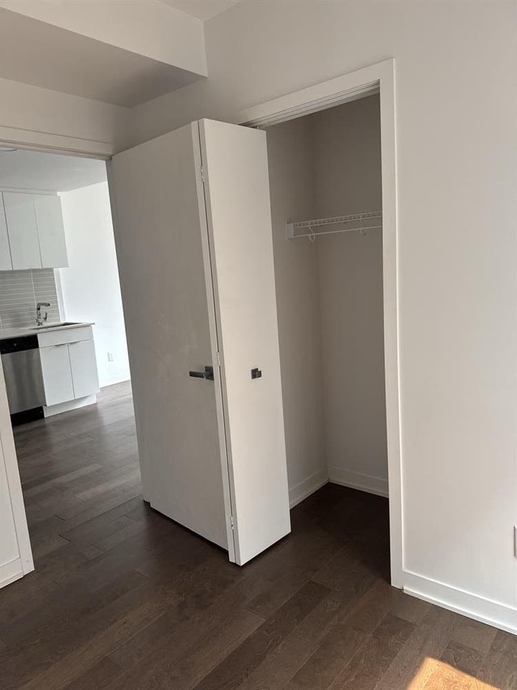 looking for roommate