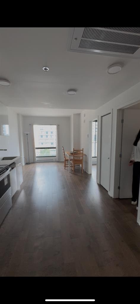 looking for roommate