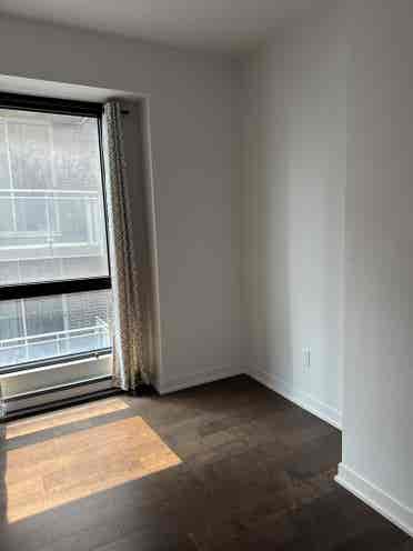 looking for roommate