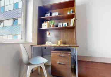 Student room for let, North London