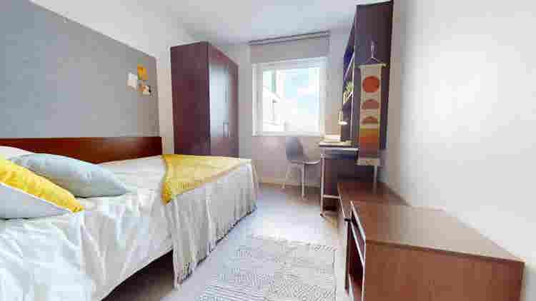 Student room for let, North London