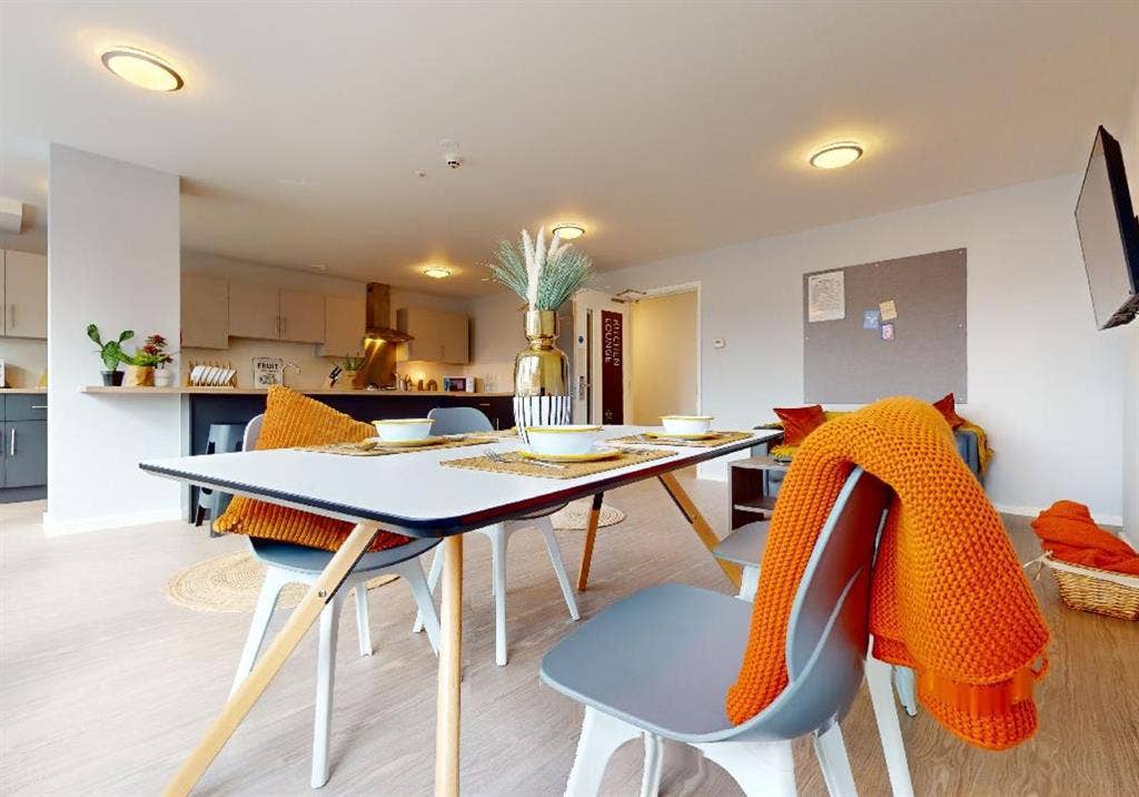 Student room for let, North London