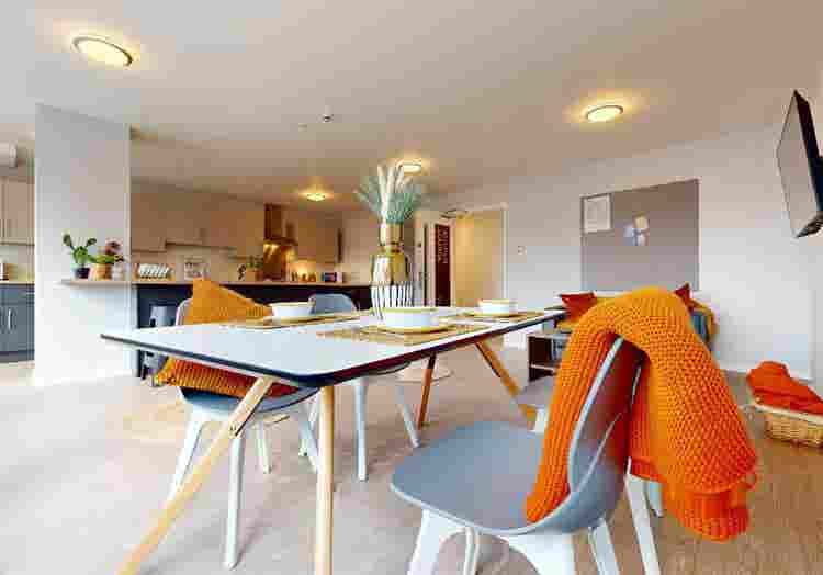 Student room for let, North London