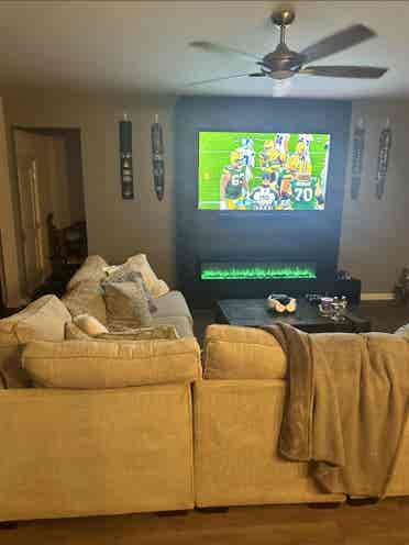 Fully furnished room available .