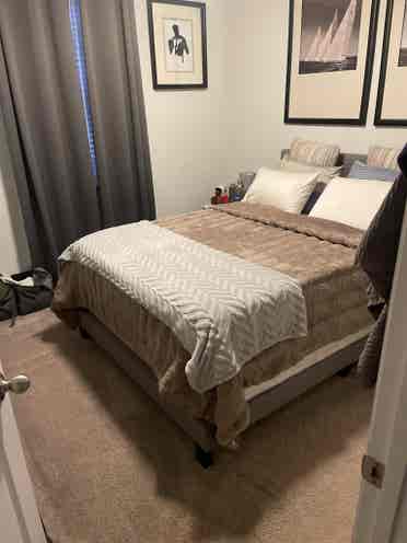 Fully furnished room available .