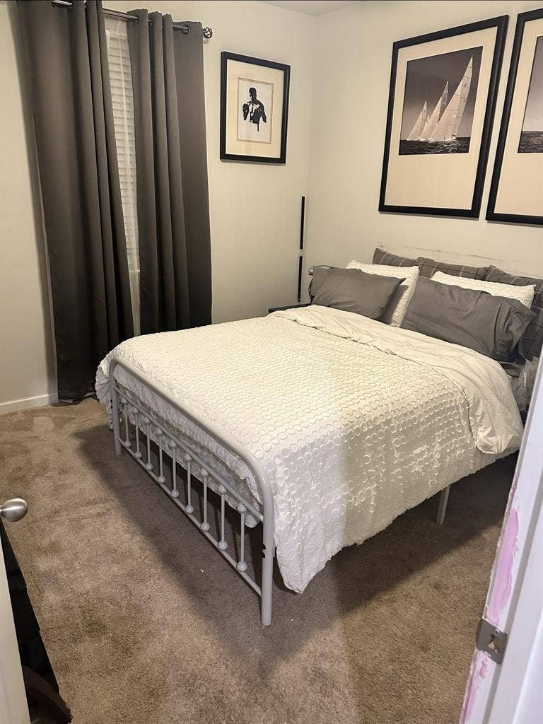 Fully furnished room available .