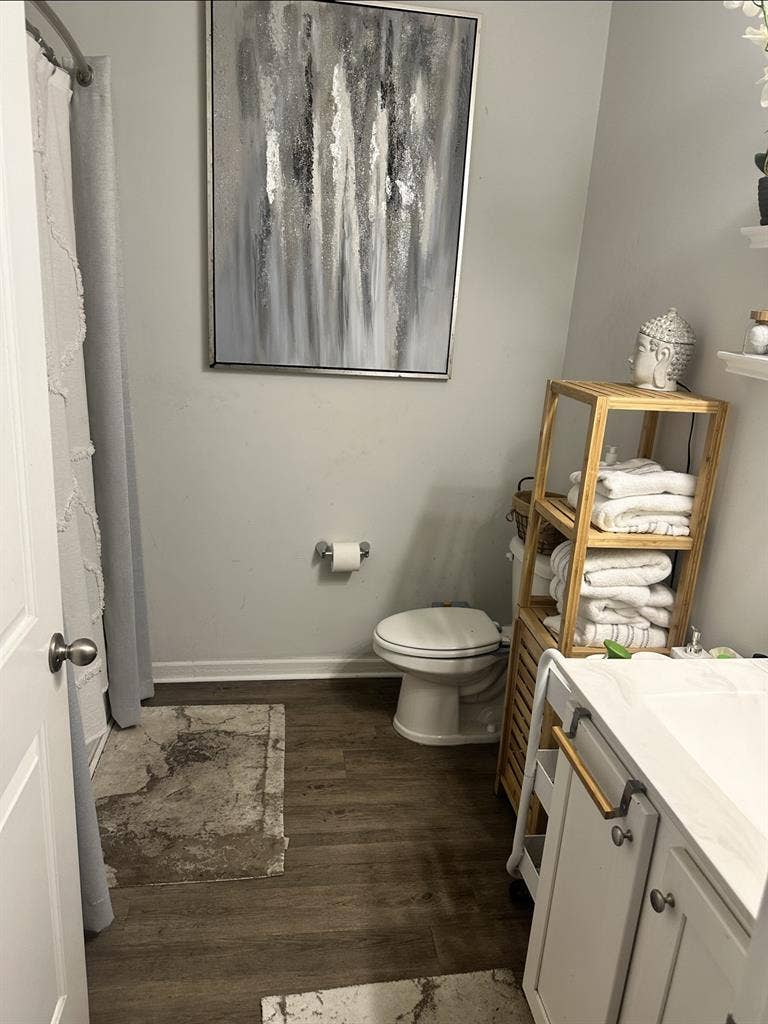 Fully furnished room available .