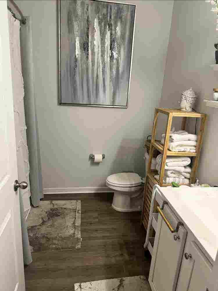 Fully furnished room available .