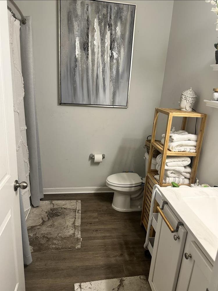 Fully furnished room available .