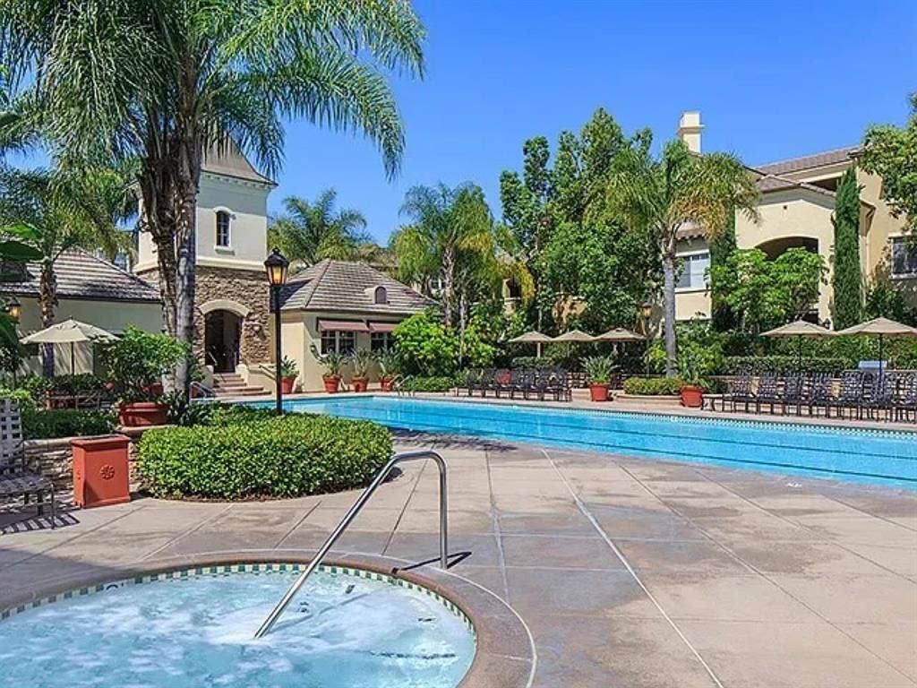 Irvine One Bedroom/Bathroom
