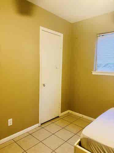 Single bedroom for rent