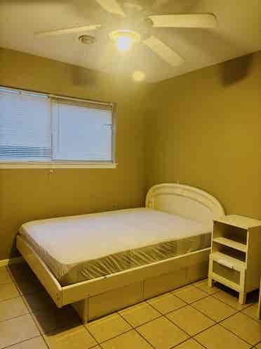 Single bedroom for rent