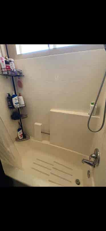 Female roommate No males No couples