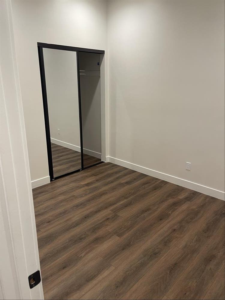 College Area 
ba Roomate Wanted