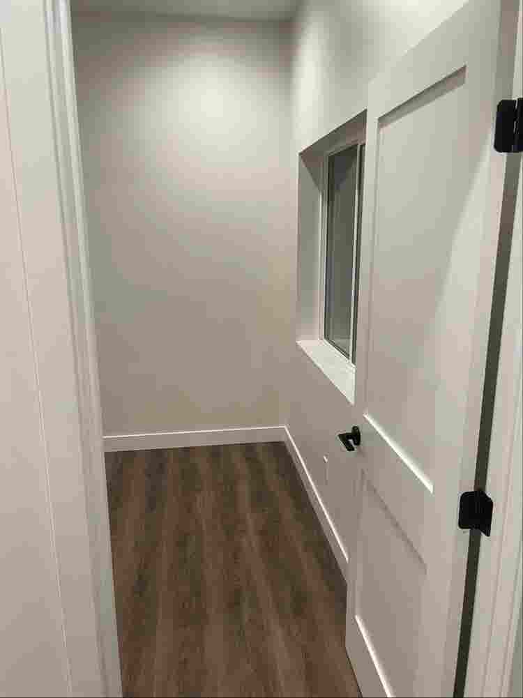 College Area 
ba Roomate Wanted