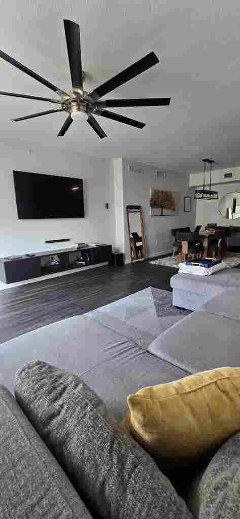 Looking for a Male Roommate