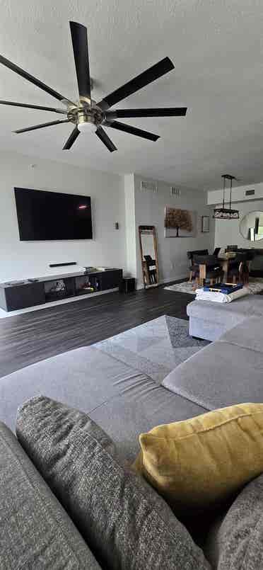 Looking for a Male Roommate