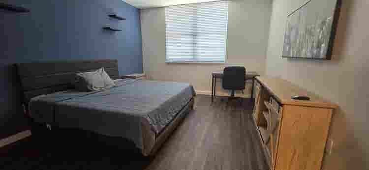 Looking for a Male Roommate