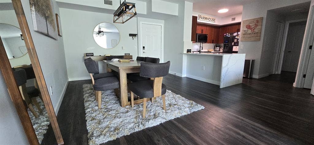 Looking for a Male Roommate