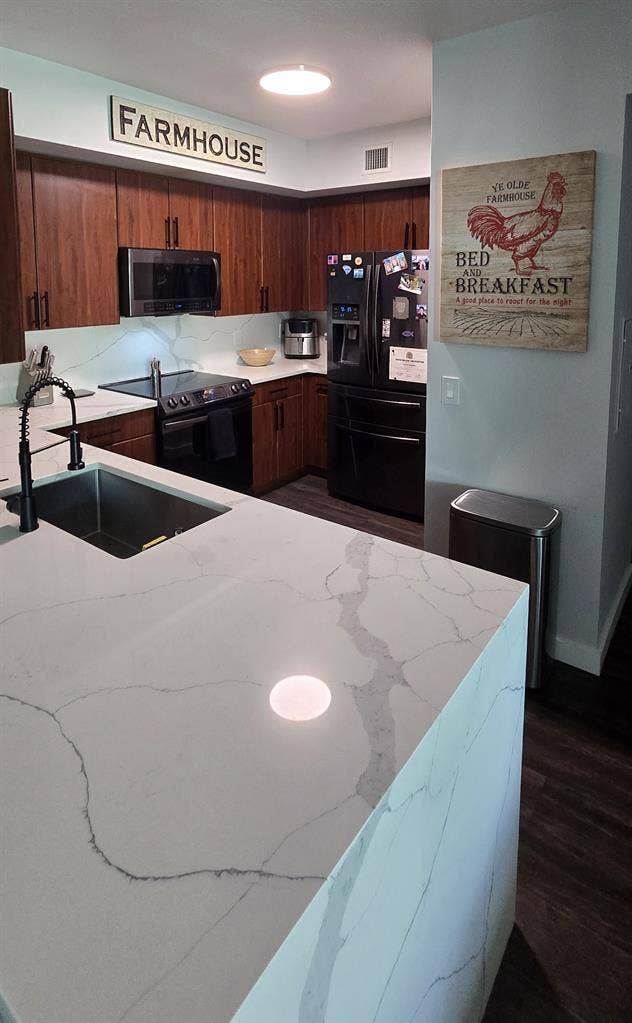Looking for a Male Roommate