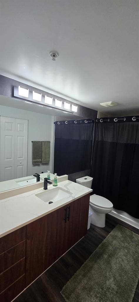 Looking for a Male Roommate