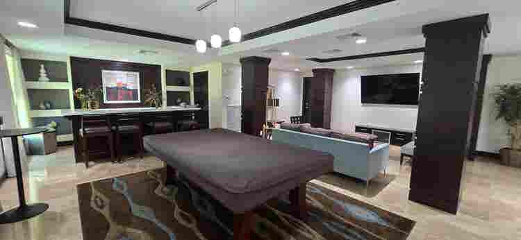 Looking for a Male Roommate