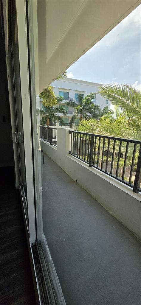 Looking for a Male Roommate