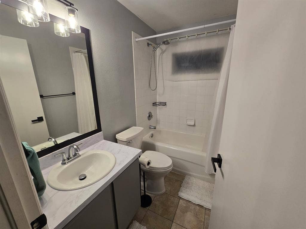 🏡 Rooms for Rent – Riverview (Big