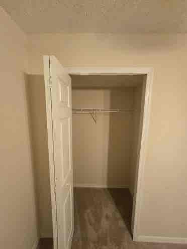 🏡 Rooms for Rent – Riverview (Big