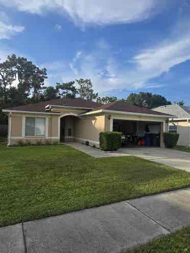 🏡 Rooms for Rent – Riverview (Big